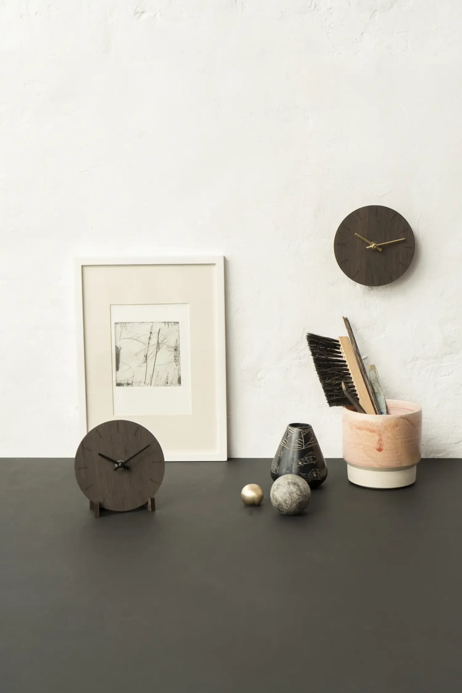 - Vægur - Mørk eg - Ø12 cm - Sølv visere*Hemverk Outlet