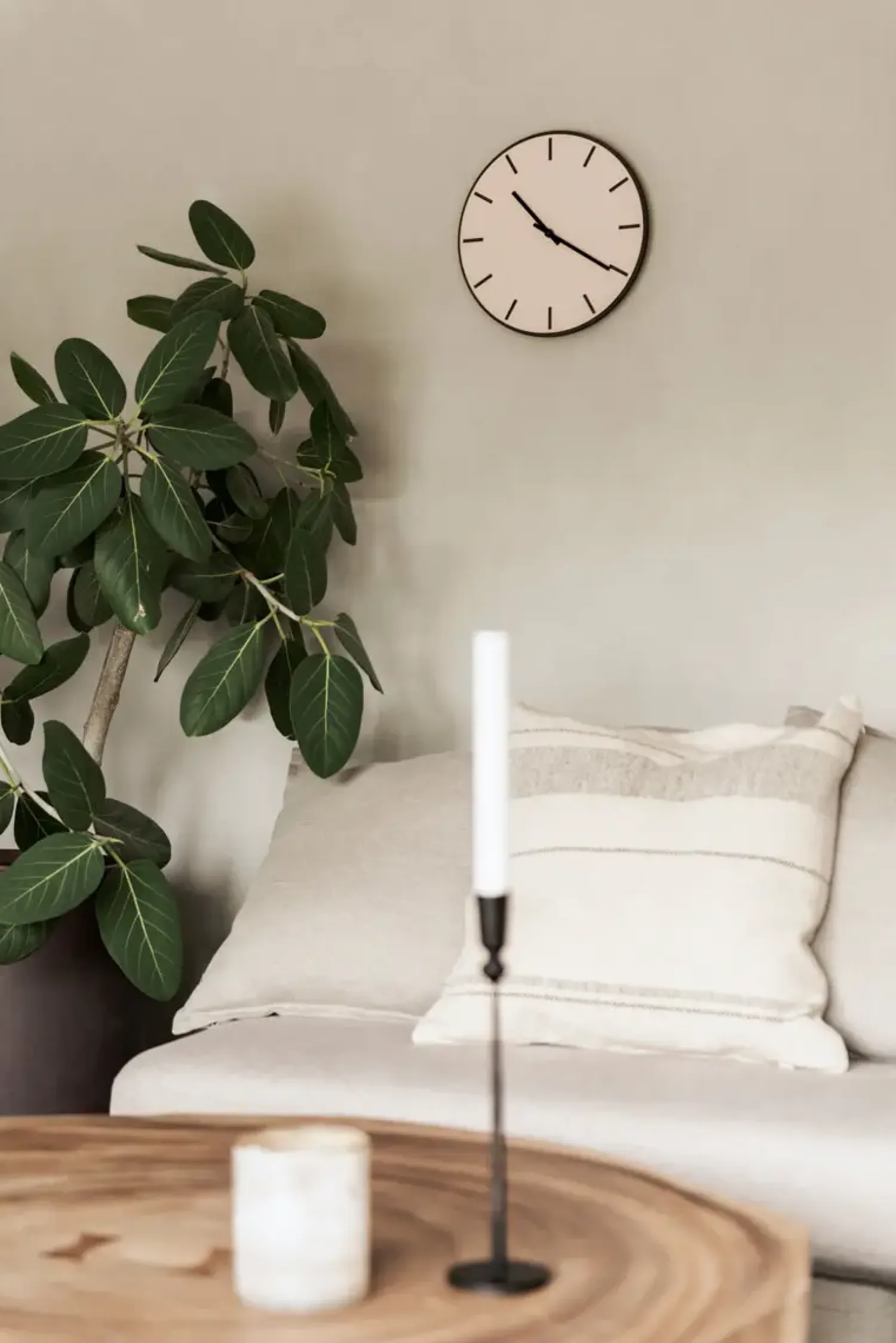 - Vægur - Mørk Eg/Powder Dusty Rose - Sorte visere - Ø38 cm^Hemverk Discount