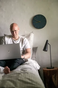 - Vægur - Mørk Eg/Smokey Blue - Sølv visere - Ø38 cm^Hemverk Best