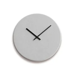 - Vægur - Shape - Lys grå - Sorte visere - Ø28 cm*Hemverk Outlet