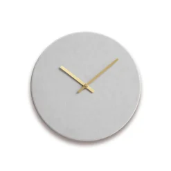 - Vægur - Shape - Lys grå - Guld visere - Ø28 cm*Hemverk Sale