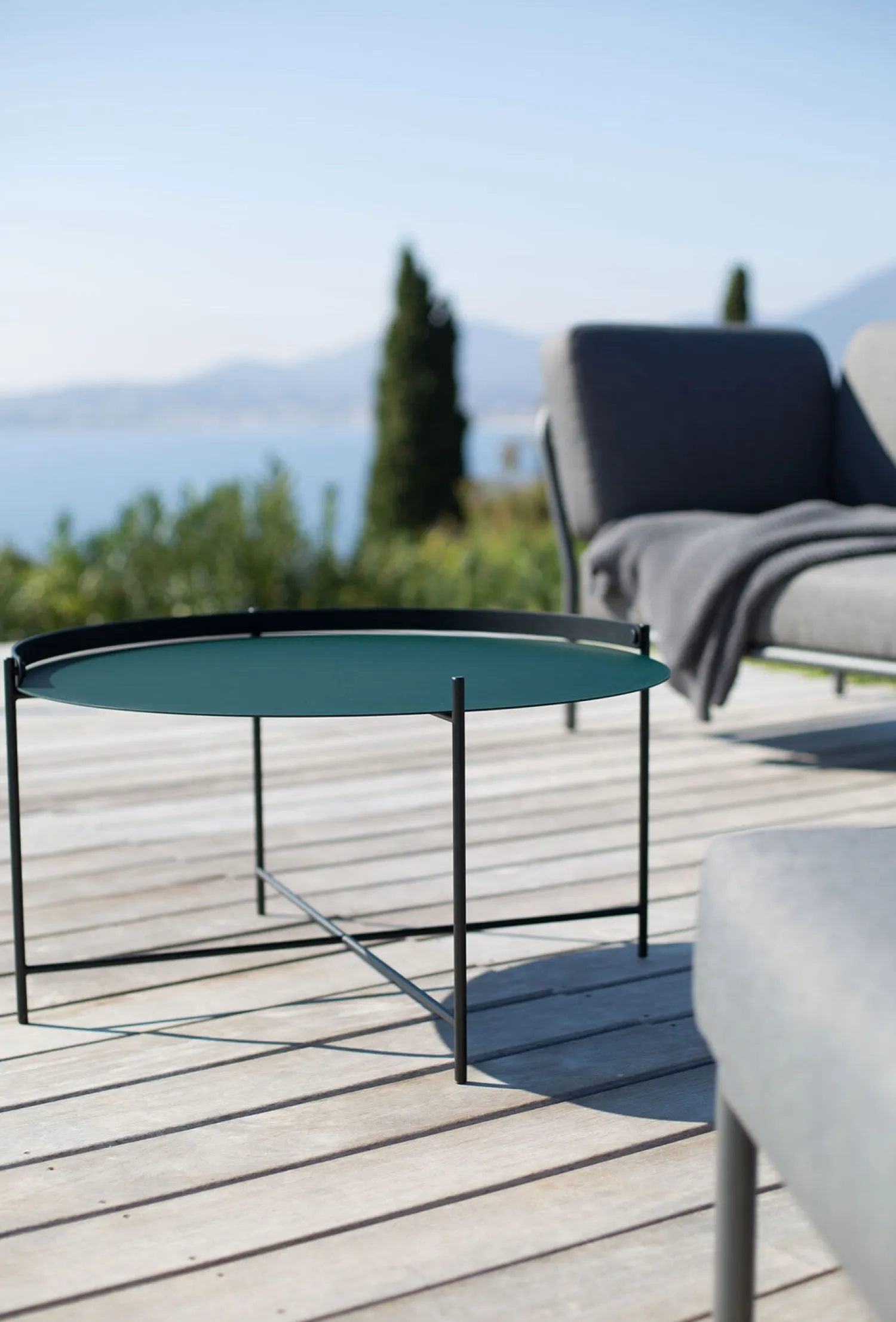 - EDGE Tray table Ø76 - Pine green-black*Houe Outlet