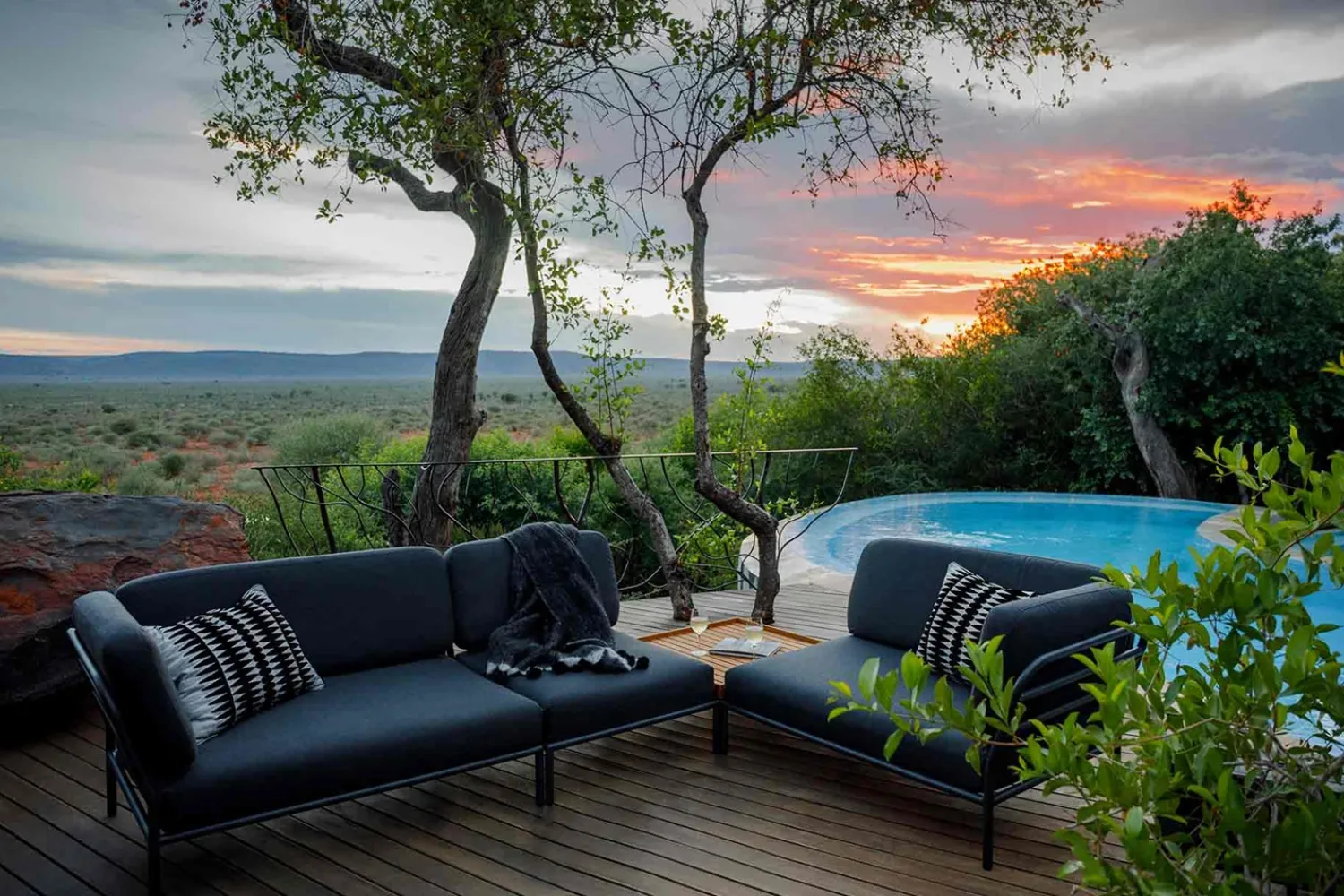 - LEVEL Chair - Sooty grey. Fabric*Houe Online