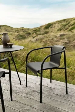 - NAMI Dining chair with armrest - Dark grey^Houe Hot