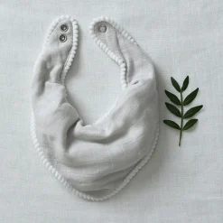 - Hagesmæk - Pom Pom Textile Bib - Lys Grå*Jack o Juno Online