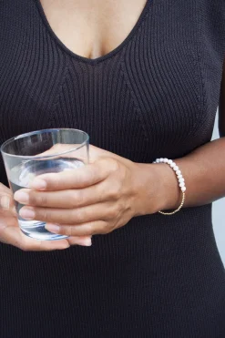 - Capri Perle Armbånd - Guld*JUKSEREI Outlet