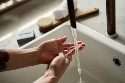 - flydende håndsæbe 450 ml. (lemon grass)^L:A Bruket Sale