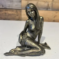 - Kvinde, siddende*La Vida Discount