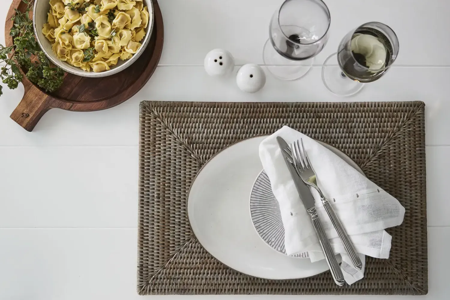 - Amera middagstallerken 29x22,5 cm. beige*Lene Bjerre Hot