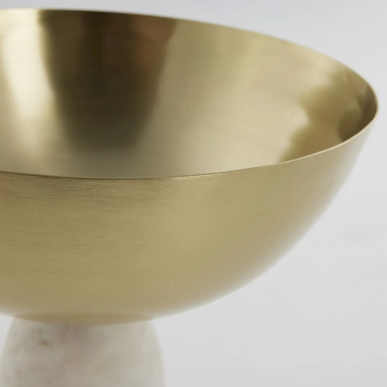 - Ellivia guldskål på marmorfod ø19 cm.^Lene Bjerre Hot