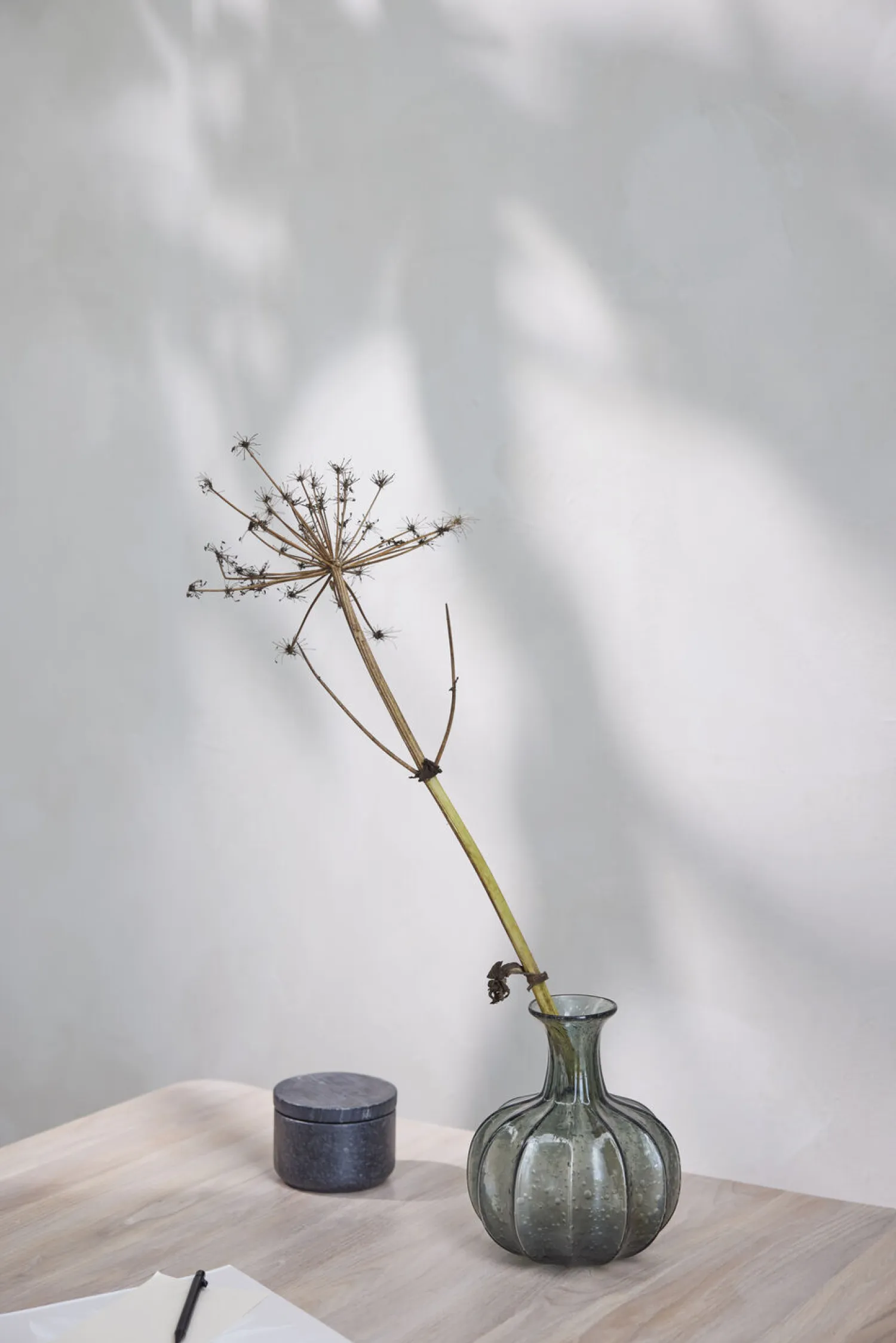 - Miyanne vase H21 cm. røget grå^Lene Bjerre Best