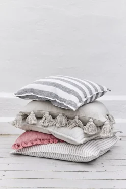 - Olivia pude 60x60 cm. sand stribet*Lene Bjerre Hot