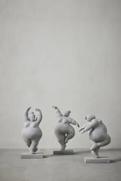 - Serafina kvinde figur H23 cm. grå*Lene Bjerre Online