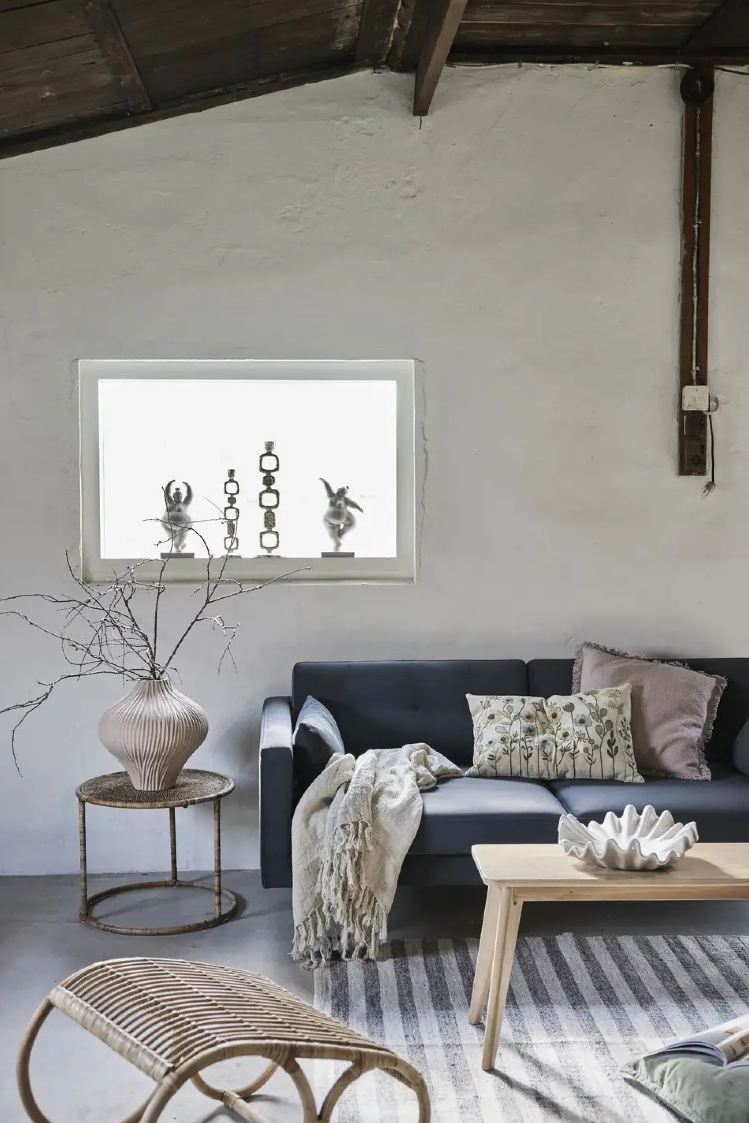 - Serafina kvinde figur H28 cm. grå*Lene Bjerre Discount