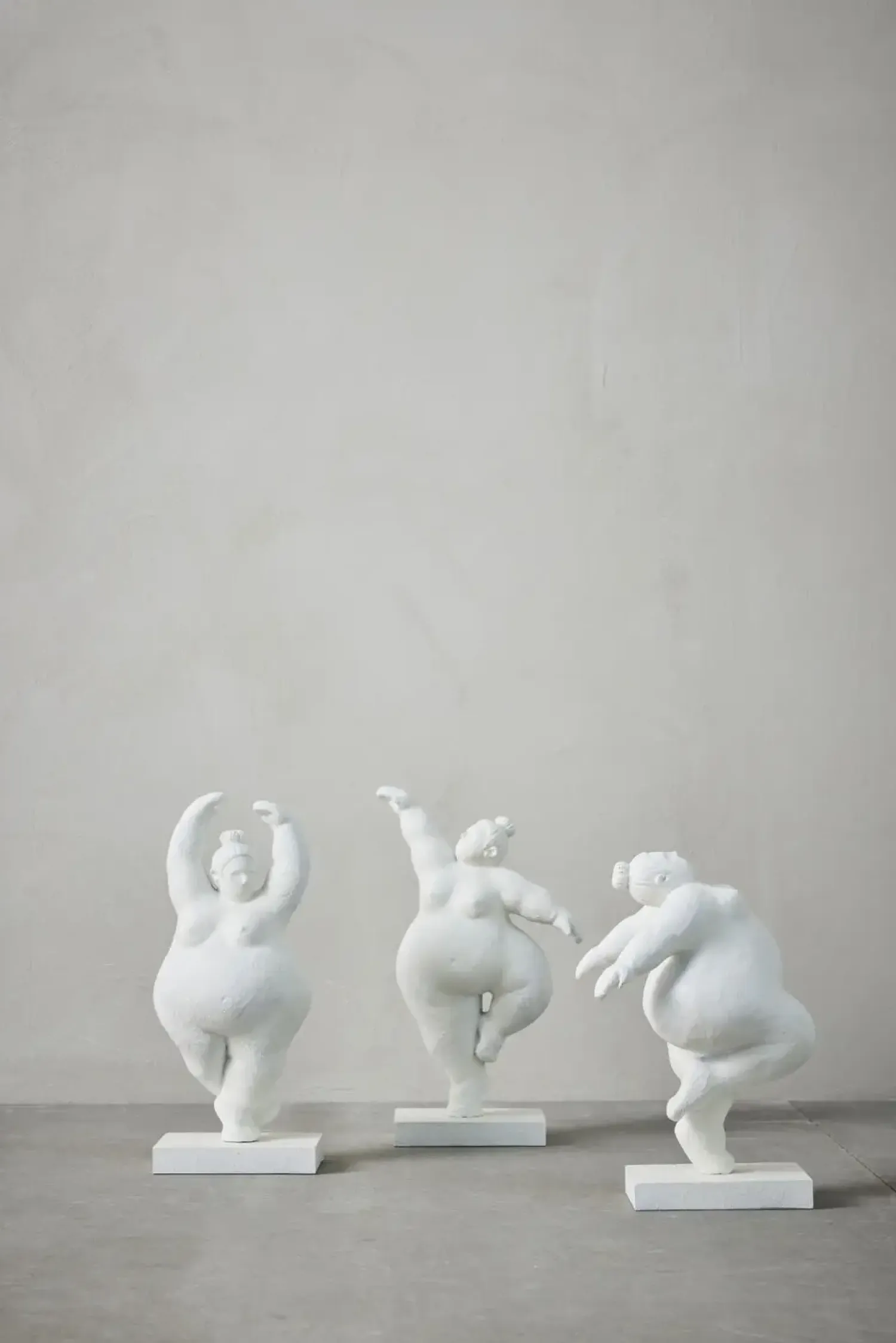 - Serafina kvinde figur H28,8 cm. hvid*Lene Bjerre Online