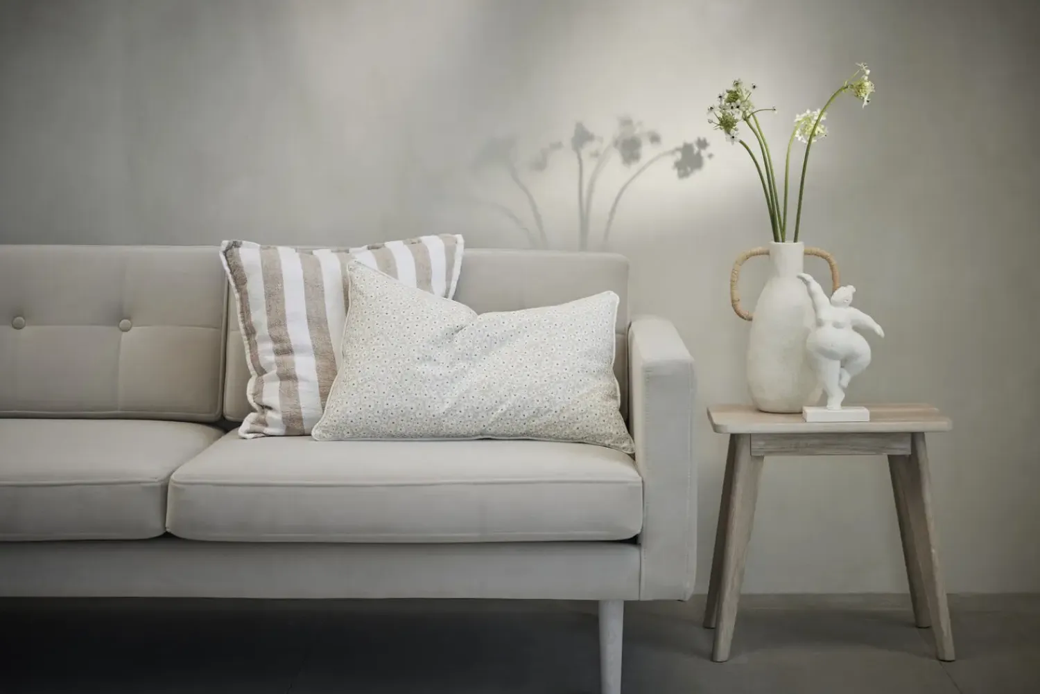 - Serafina kvinde figur H28,8 cm. hvid*Lene Bjerre Online