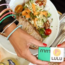 - Armbånd - Color Bangle - Lys Grøn - Ø 6,5 cm*LULU Copenhagen Clearance