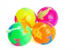 - Bold med lys og pigget overflade, assorteret farve, pris er for 1 stk.*Magni Clearance