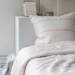 - ALIGN-sengesæt - Bright red/Sand - W140 x L200 cm*Mette Ditmer