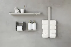 - CARRY toiletrulleholder, sandgrå^Mette Ditmer New