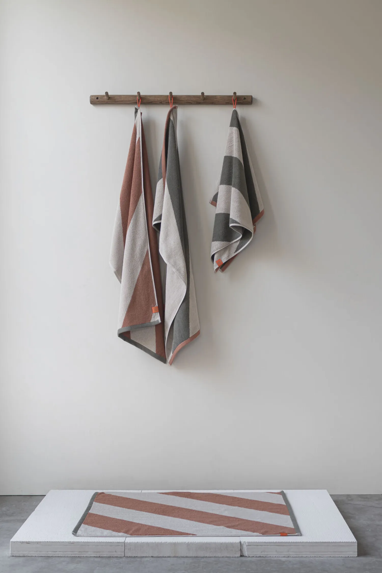 - DIAGONAL guest towel, 2-pack - Brick^Mette Ditmer Online