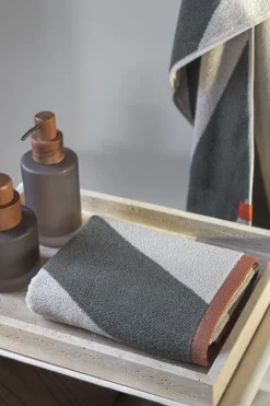 - DIAGONAL guest towel, 2-pack - Dark olive*Mette Ditmer New