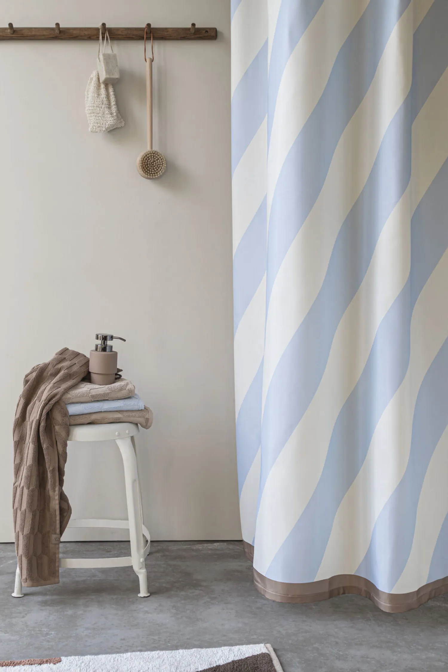 - DIAGONAL shower curtain - Light blue^Mette Ditmer