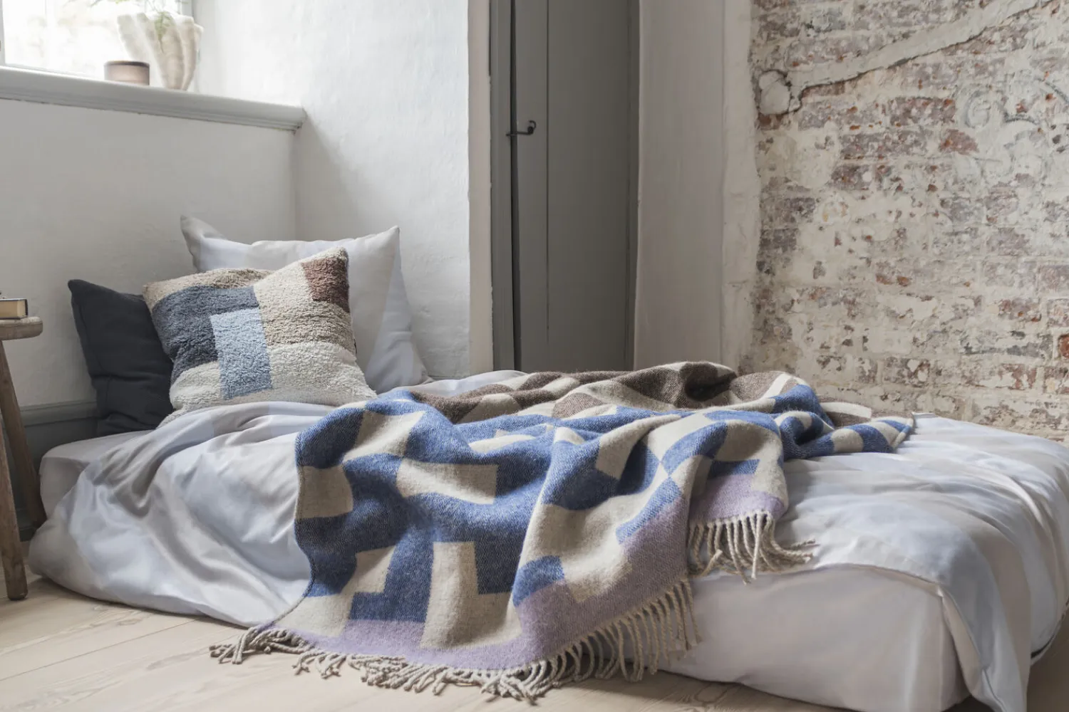 - DIAGONAL-sengesæt - Light grey/Sand - W140 x L200 cm*Mette Ditmer