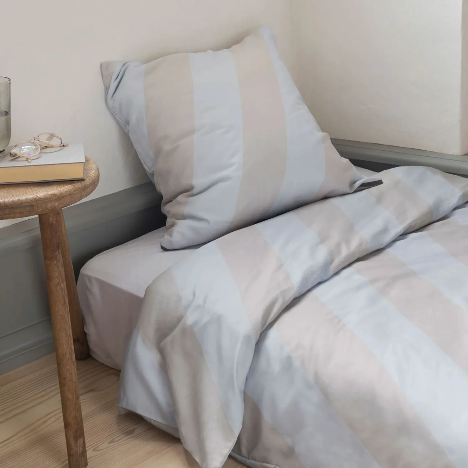 - DIAGONAL-sengesæt - Light grey/Sand - W140 x L220 cm^Mette Ditmer Best