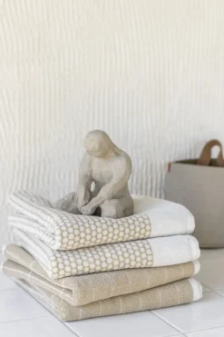 - FLINESTEN badehåndklæde, Sand / Off-white^Mette Ditmer Outlet