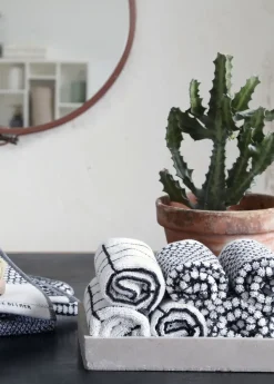 - GRID Håndklæde, 3-pak, sort / råhvid^Mette Ditmer Best