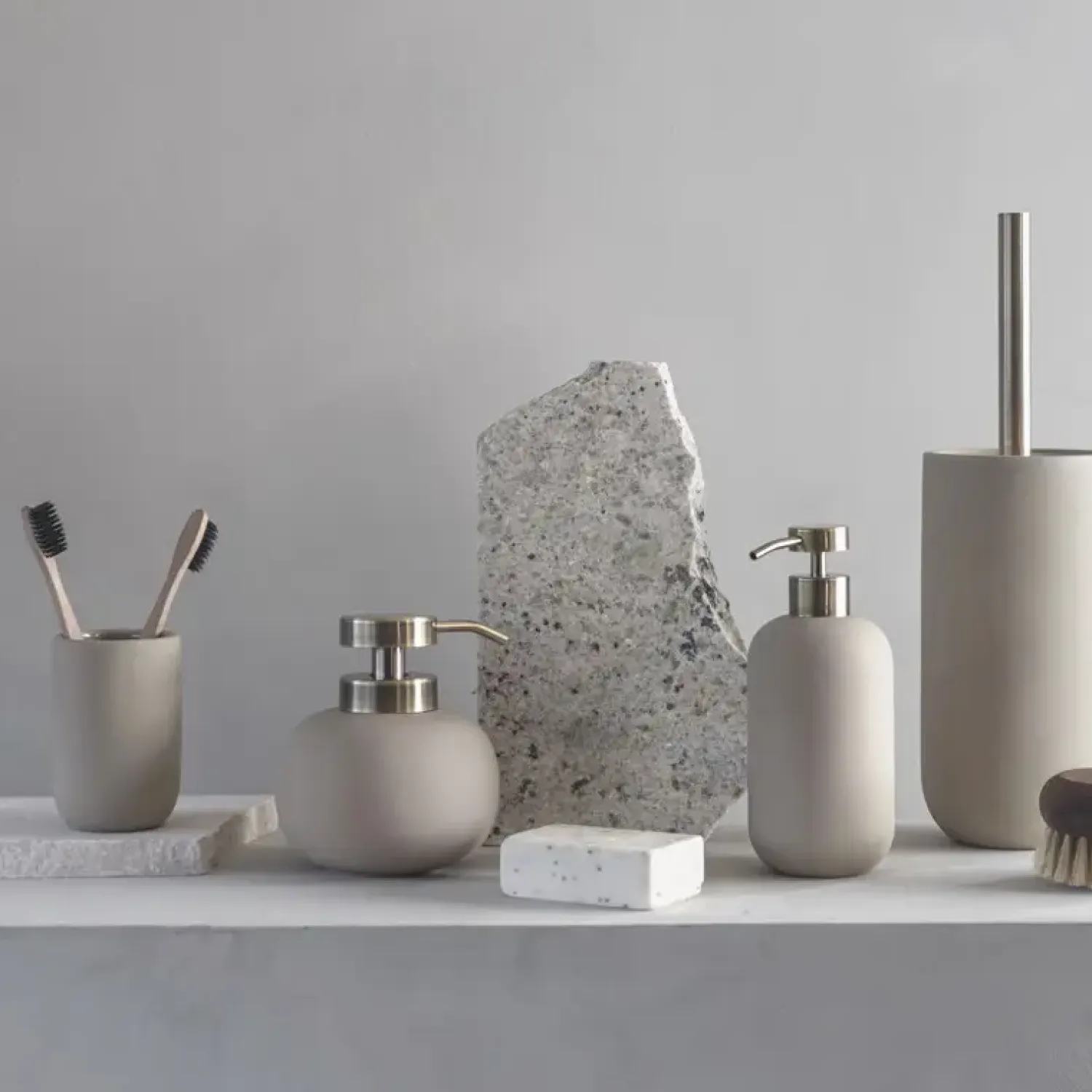 - LOTUS dispenser (høj) - Sand^Mette Ditmer