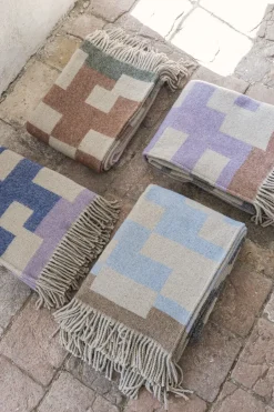 - MAZE-plaid - Light blue - W130 x L190 cm*Mette Ditmer Outlet