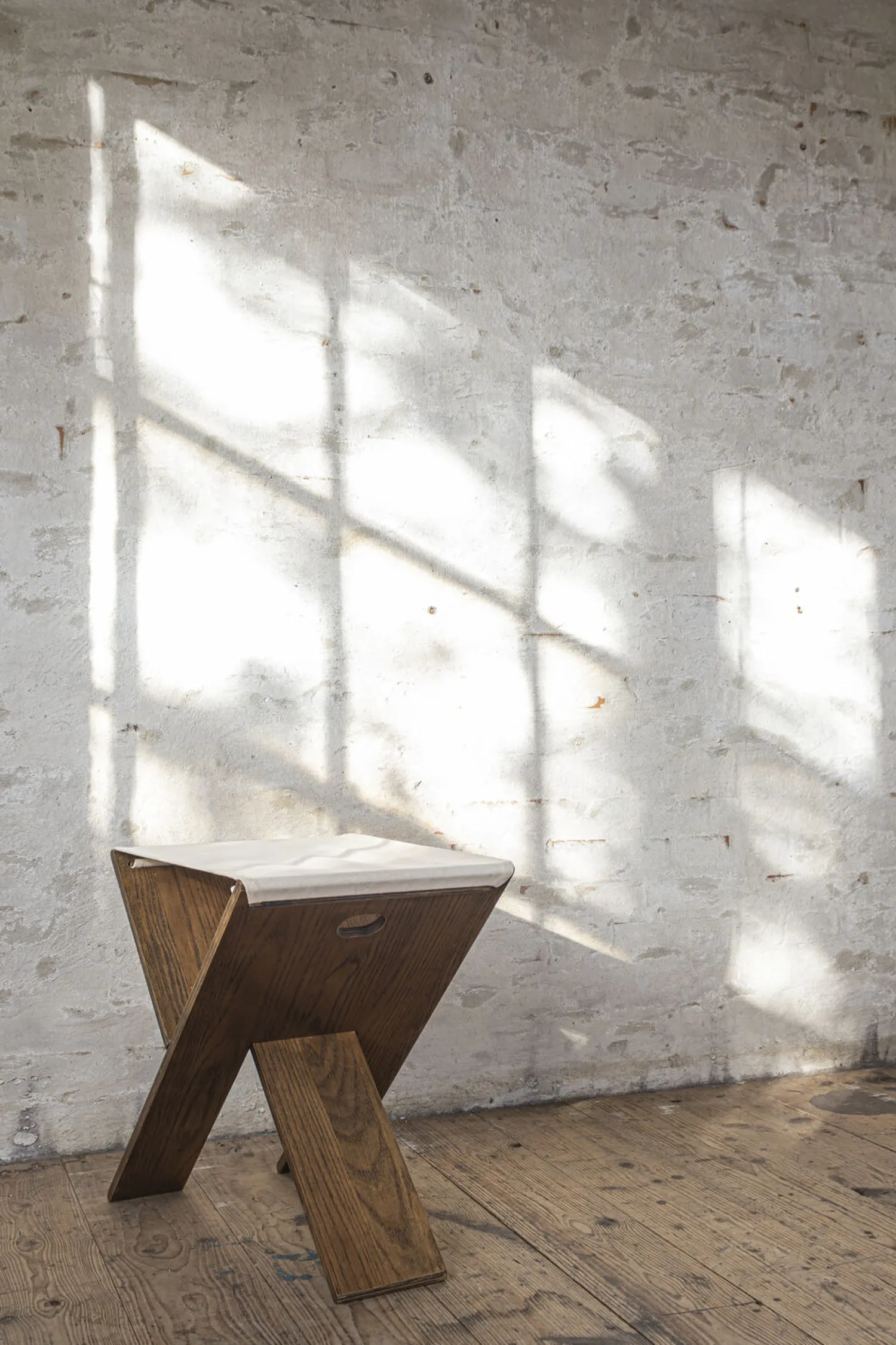 - ROOTS folding stool - Dark oiled*Mette Ditmer New