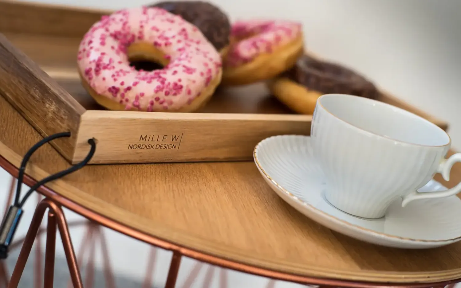 - Bakke i træ - Beige læder - 15 x 60 cm.^MILLE W NORDISK DESIGN Online