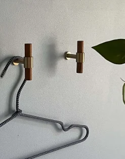 - OAK Knage - børstet messing og egetræ*Moudhome New