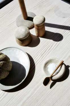 - Ray køkkenrulleholder - Sandsten/Ny teak*Muubs Sale