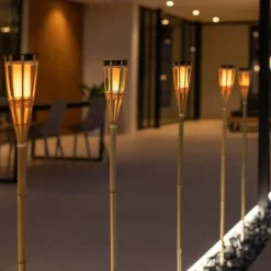 - Havespyd - Hiama - med ild effektlys - solcelleladet*New Garden Hot