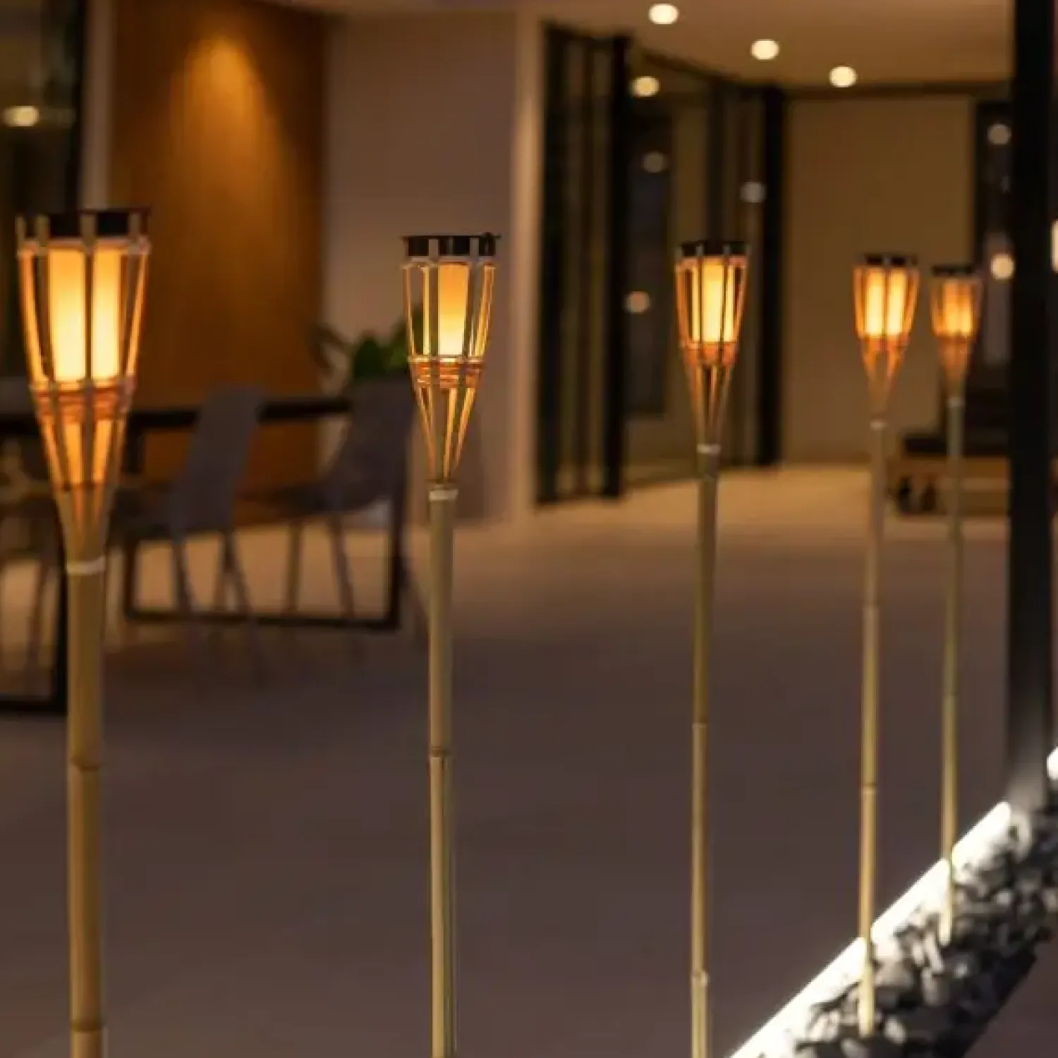 - Havespyd - Hiama - med ild effektlys - solcelleladet*New Garden Hot