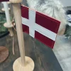 - Snoren - Bordflag i lys eg - H40*Nordic By Hand Hot