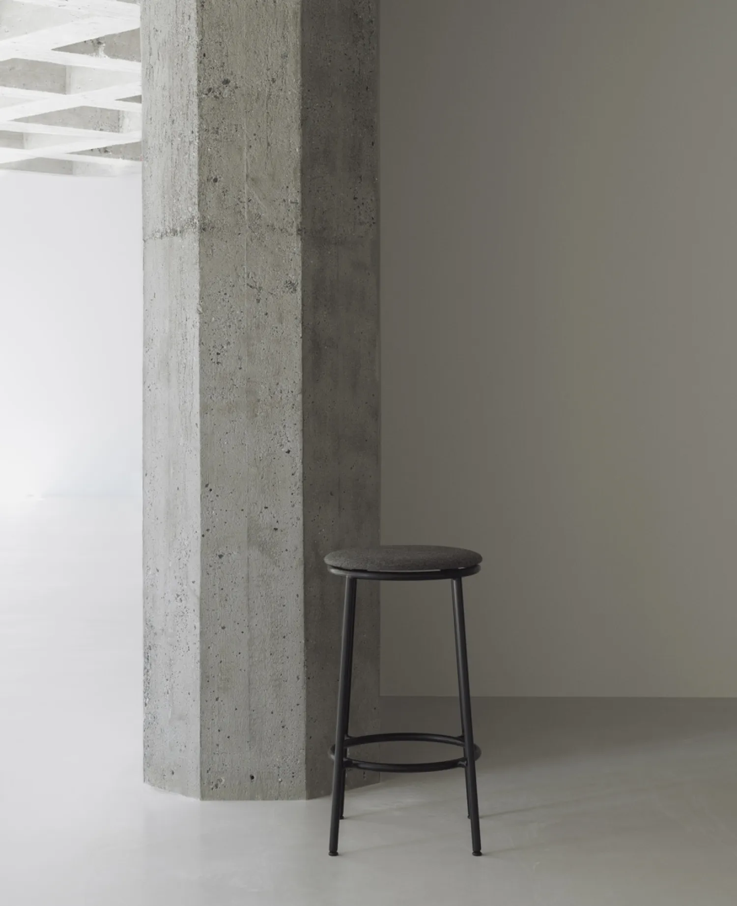 - Circa Barstool 65 cm Uph. Black Steel^Normann Copenhagen