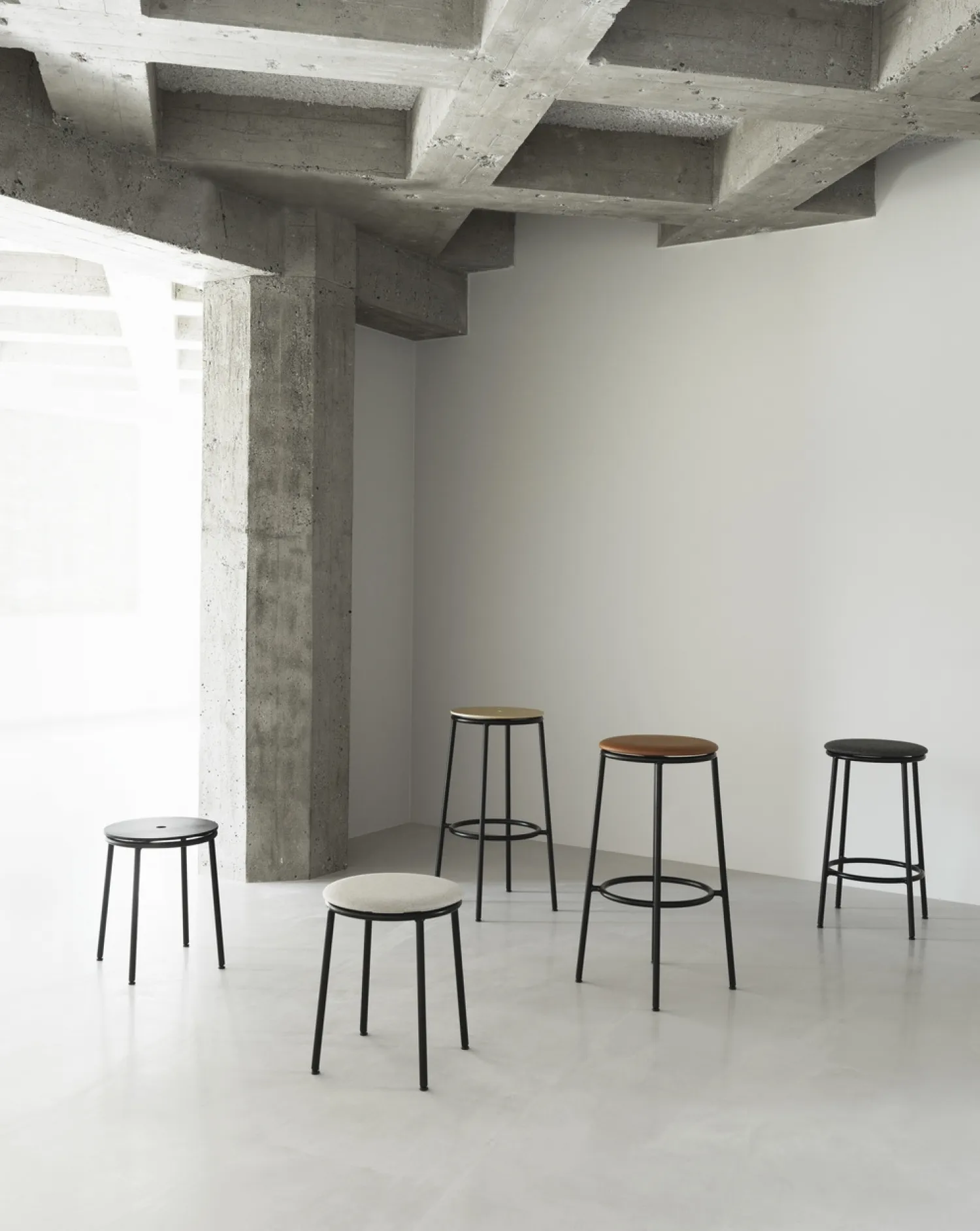 - Circa Barstool 75 cm Uph. Black Steel^Normann Copenhagen Best