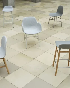 - Form Barstool 65 cm - Varm grå/Valnød^Normann Copenhagen Sale