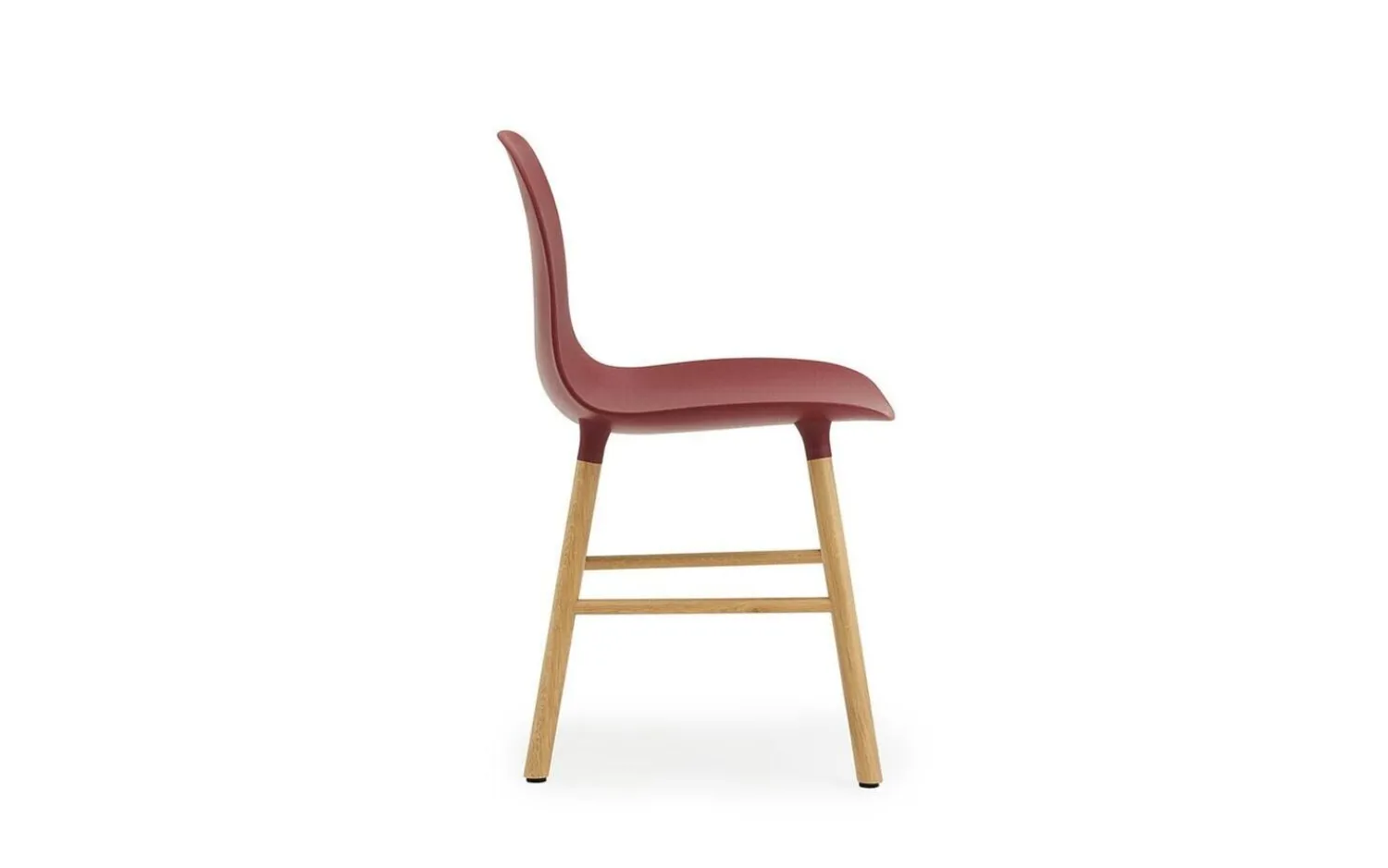 - Form Chair Oak - Stol i Rød og Eg^Normann Copenhagen Hot