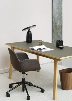 - Form Armstol Swivel 5W med hjul - Alu/Blå^Normann Copenhagen Hot