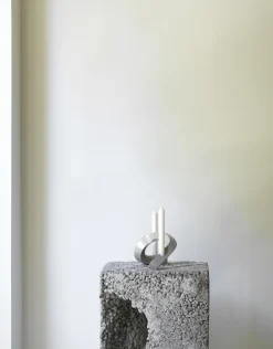 - Lysestage - Crooked Candlestick Two - Warm Grey / Varm Grå^Normann Copenhagen Discount