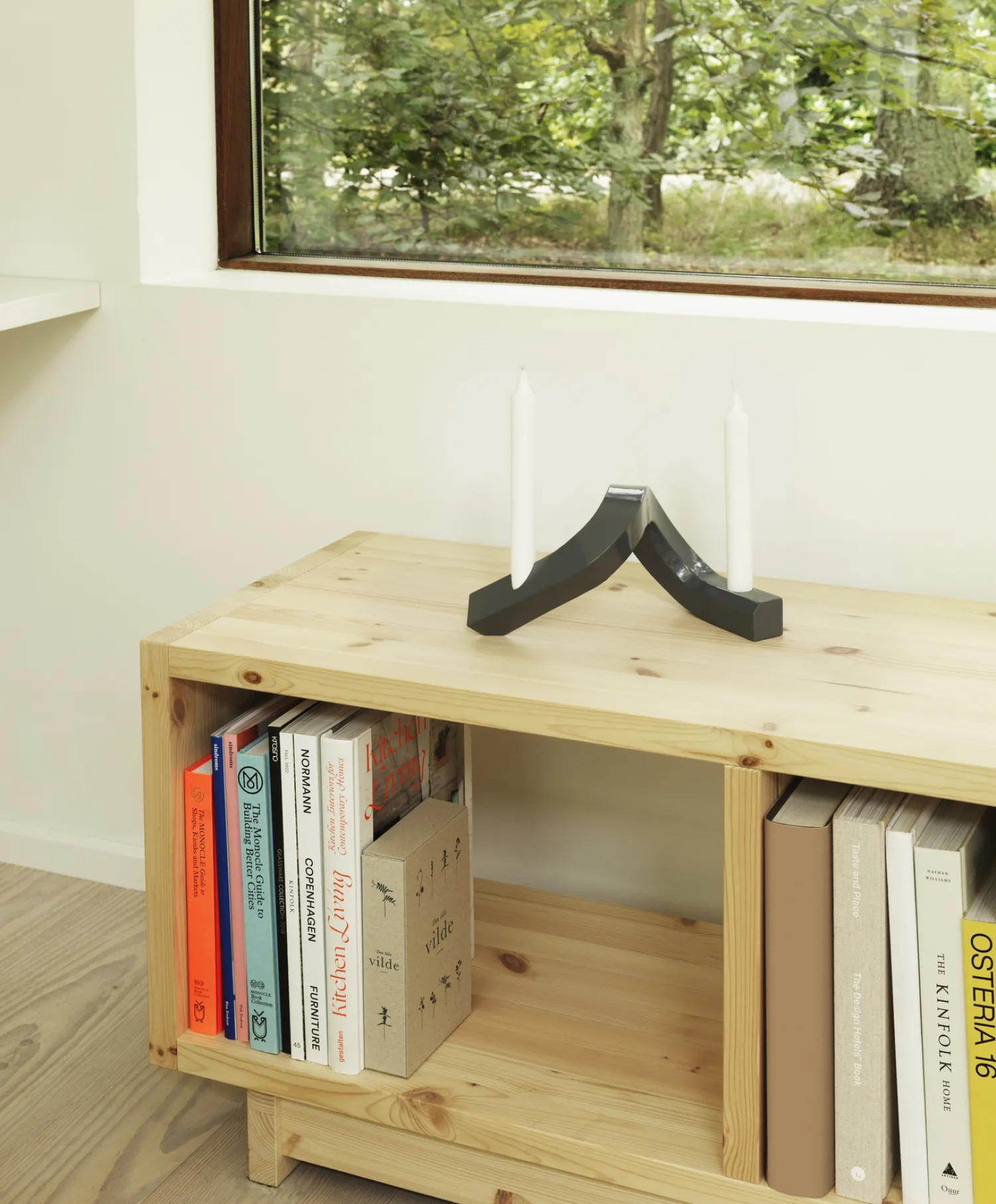 - Lysestage - Crooked Candlestick Two - Grey / Grå^Normann Copenhagen Outlet