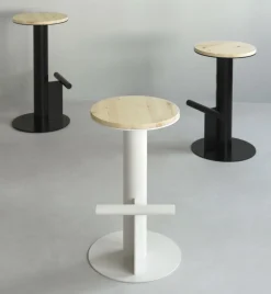 - Pole Barstool 65 cm - Pine/Black^Normann Copenhagen New