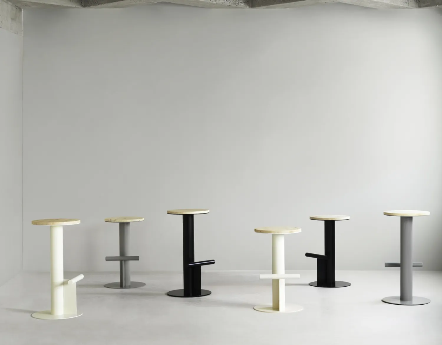 - Pole Barstool 75 cm - Pine/Black*Normann Copenhagen Best