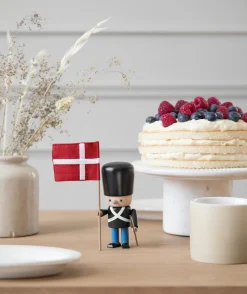 NovoForm - Sort garder m. flag og gevær* Outlet